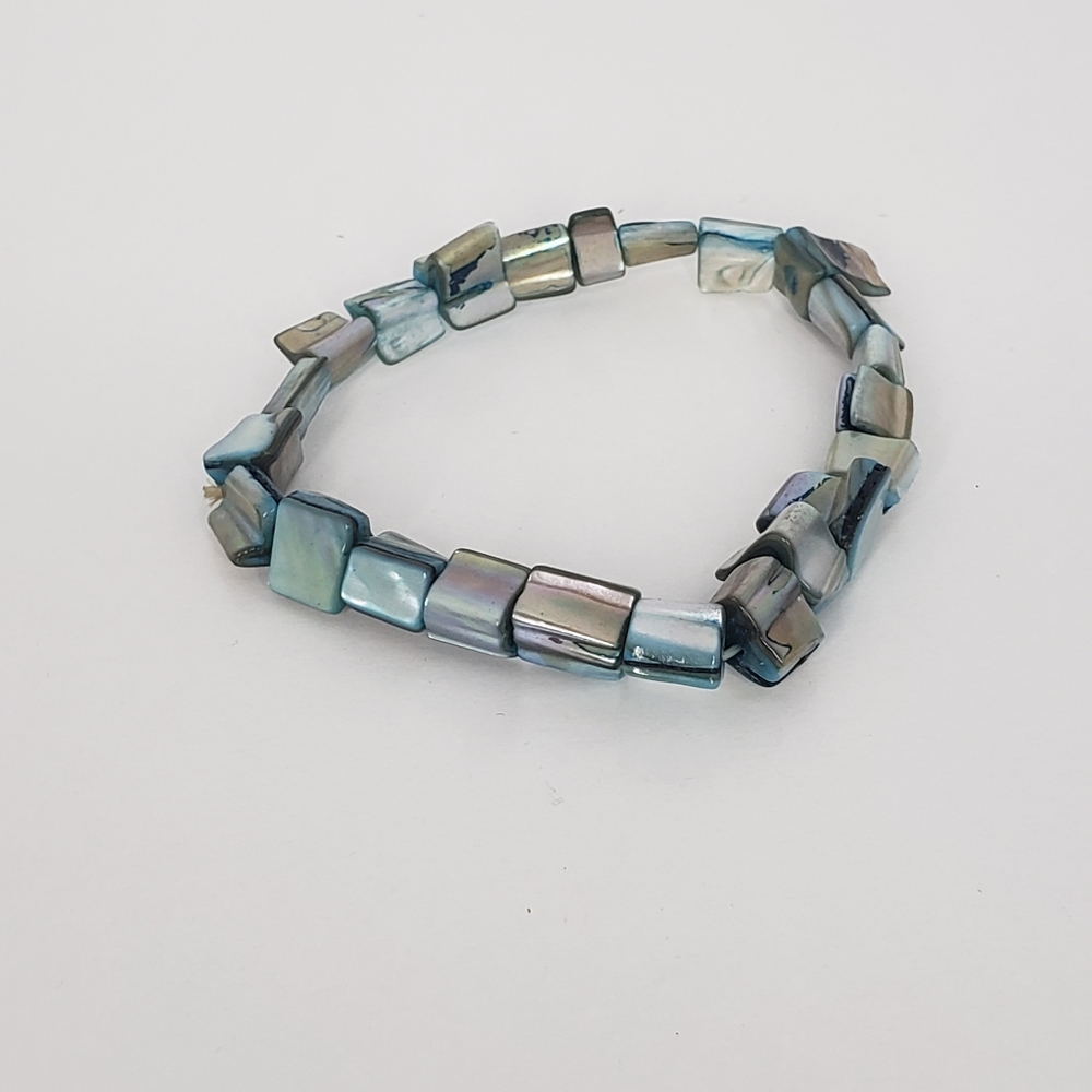Shell Stretch Bracelet - Picture 3 of 3
